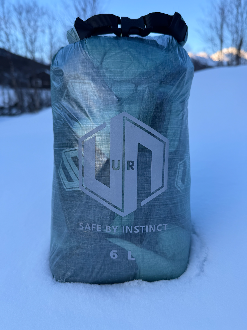 Trygg ShelterWear in 6 liter compression bag